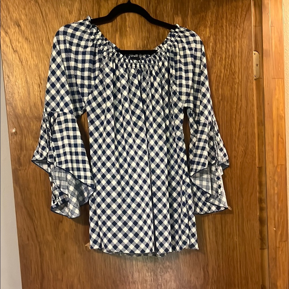 WinWin Black and White Flutter Sleeve Blouse